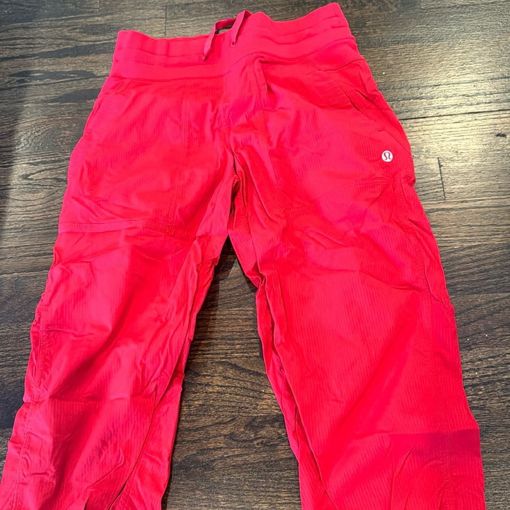 Cropped Lululemon red pant